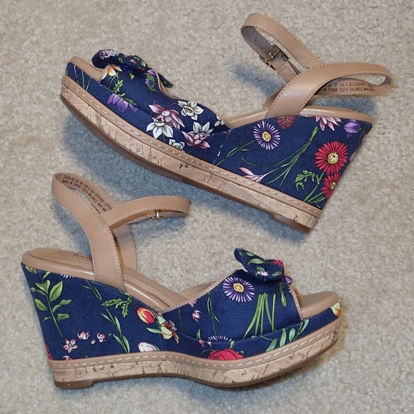 Clarks Shoes - Clarks Artisan Amelia Joyce Floral Wedges